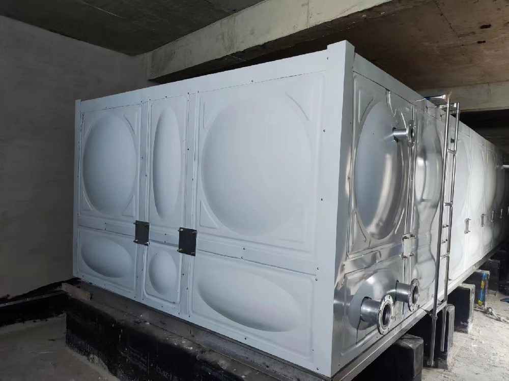 内蒙古自治区呼和浩特市万峰美利山小区540立方人防水箱安装完成